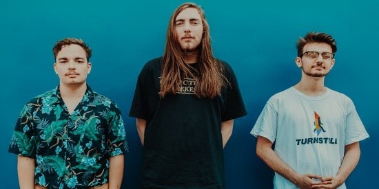 The Losing Score: UK Trio Delivers Energetic Hooks on Latest